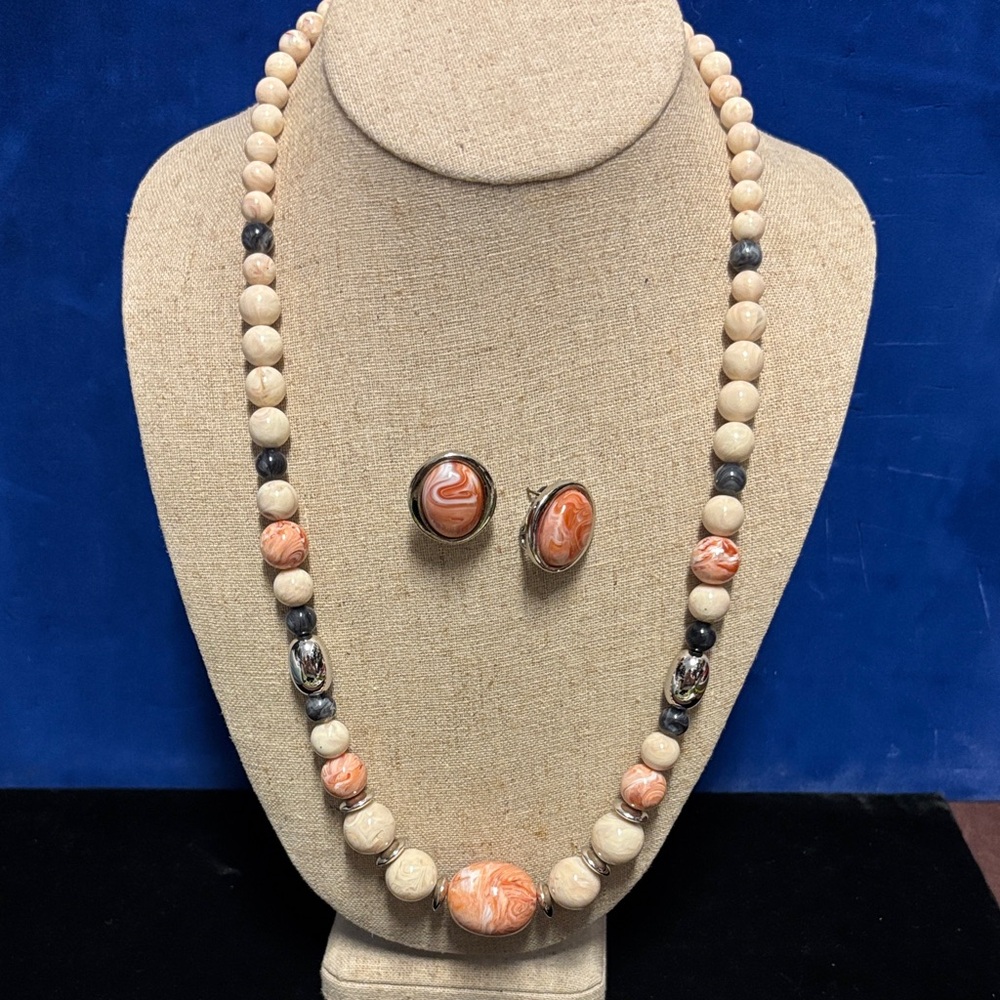 Avon Desert Sands Necklace & Earring Set with box